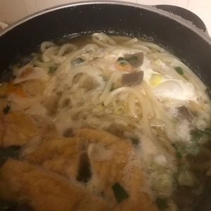 旨みたっぷりのおだし de 鍋焼き”力”うどん